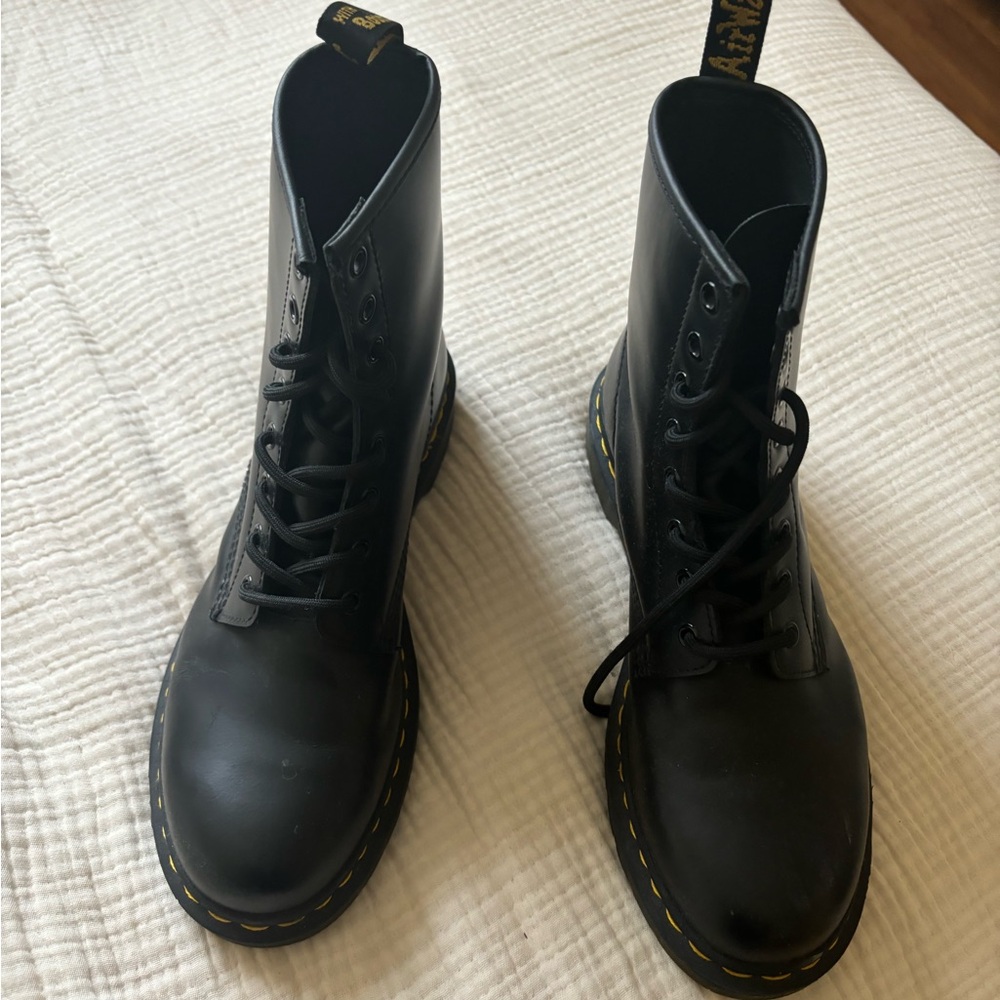 DOC MARTENS 1460 WOMEN'S SMOOTH LEATHER LACE UP BOOTS 🚨ONLY WORN ONCE🚨